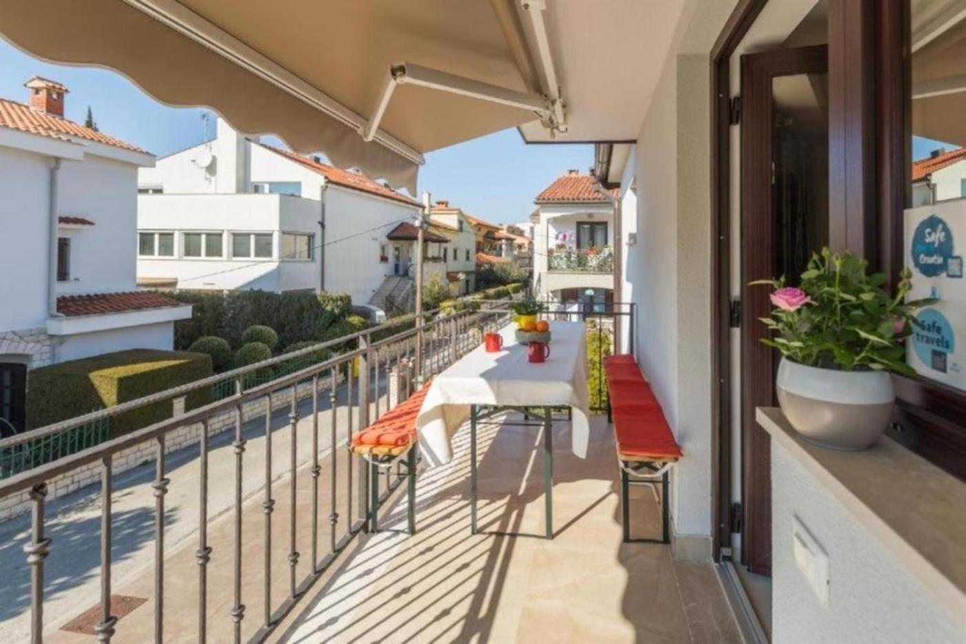 Alex Deluxe Apartments On Beach Poreč Exterior foto